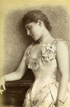 Lillie Langtry (1853-1929),  la norteamericana en quien ACD se basó para el personaje de Irene Adler, "la mujer" de Sherlock Holmes
